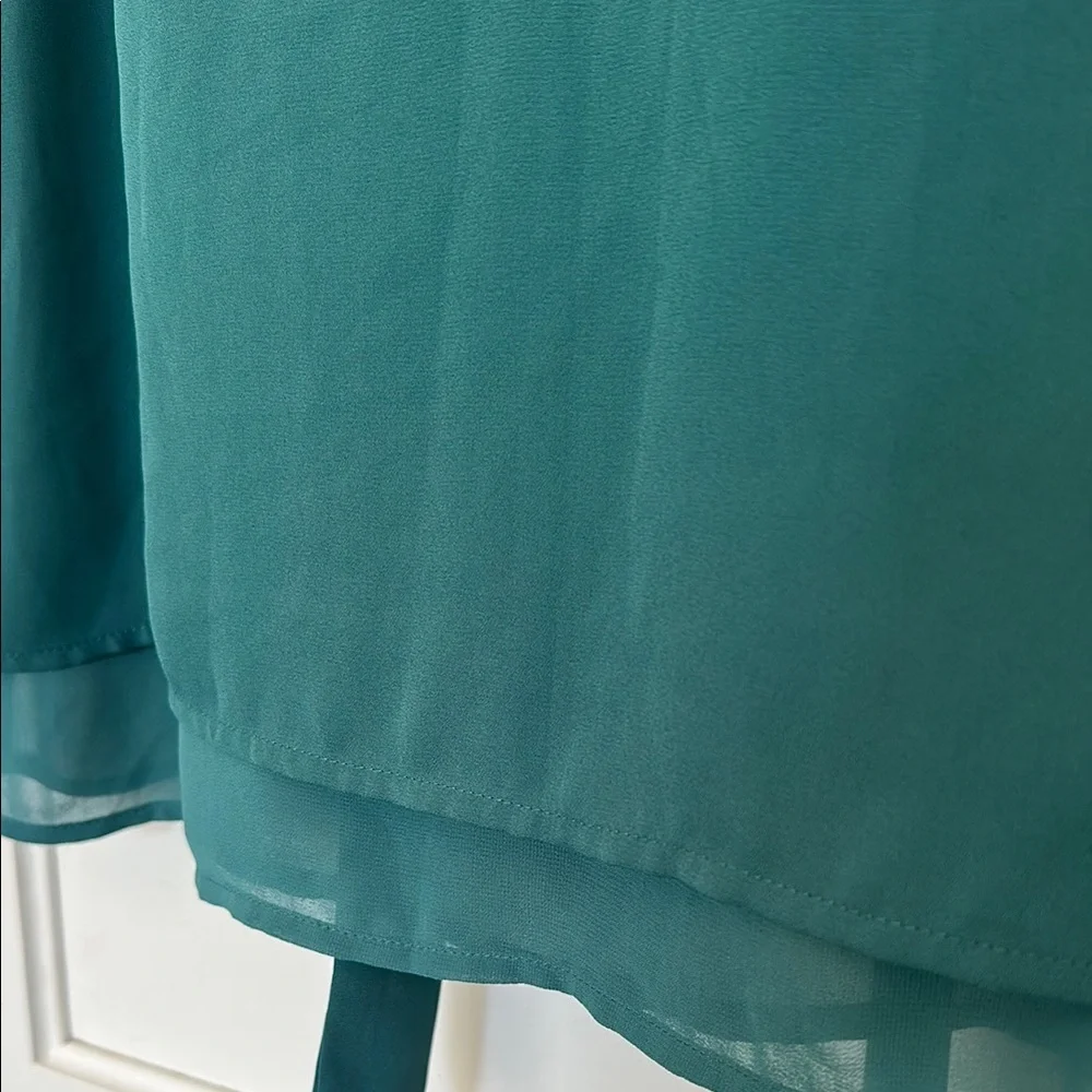 DR2 Teal Sleeveless Blouse . Flows great - Picture 4 of 6